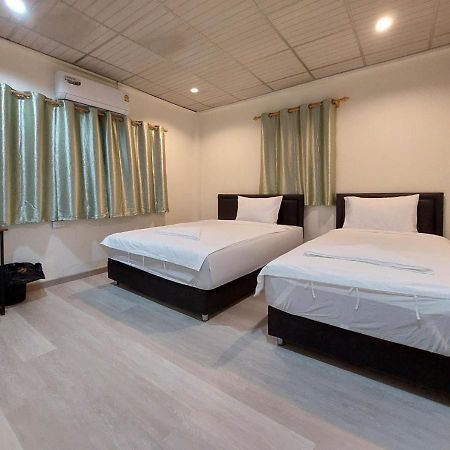 Chaiwat Hostel Бангкок Екстер'єр фото