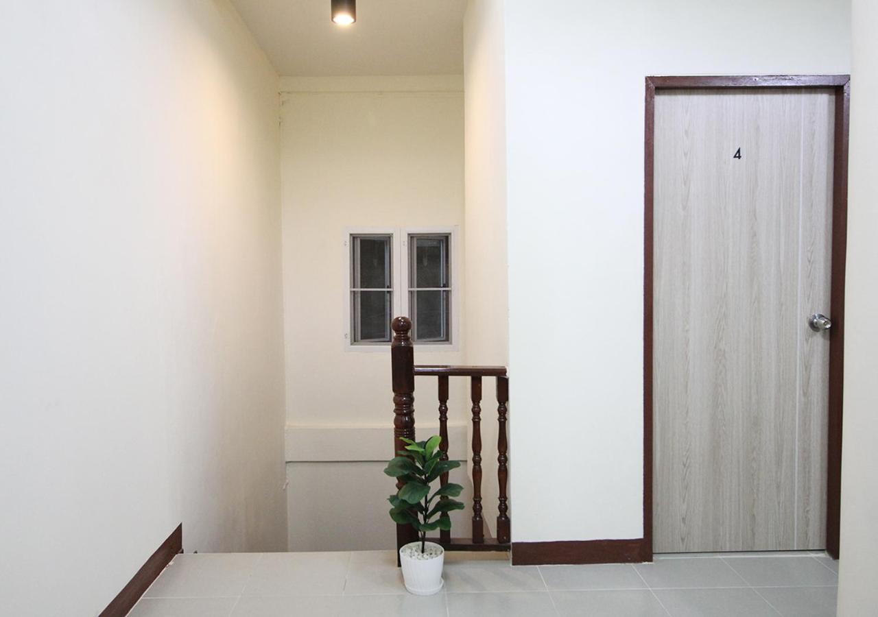 Chaiwat Hostel Бангкок Екстер'єр фото