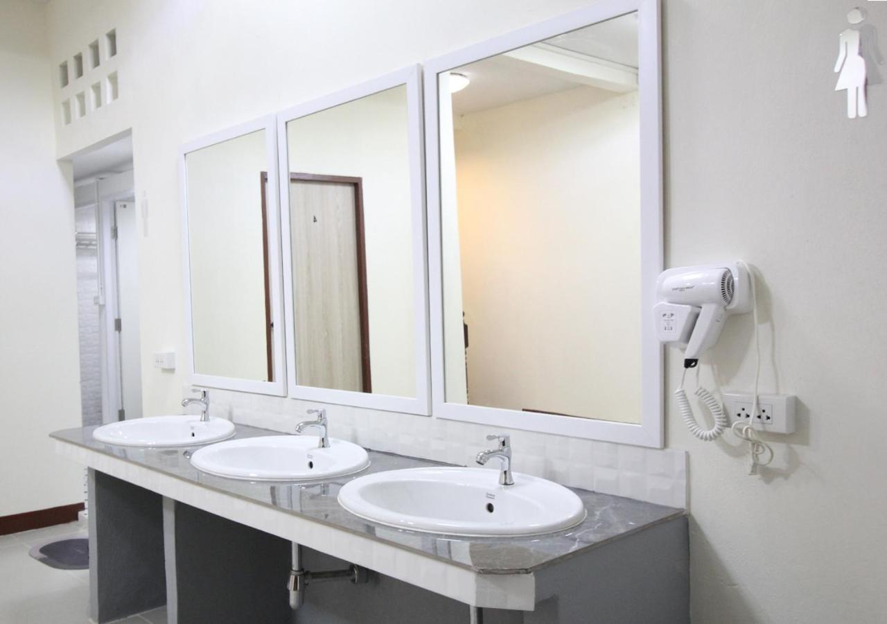 Chaiwat Hostel Бангкок Екстер'єр фото