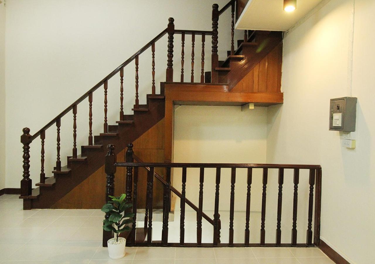 Chaiwat Hostel Бангкок Екстер'єр фото