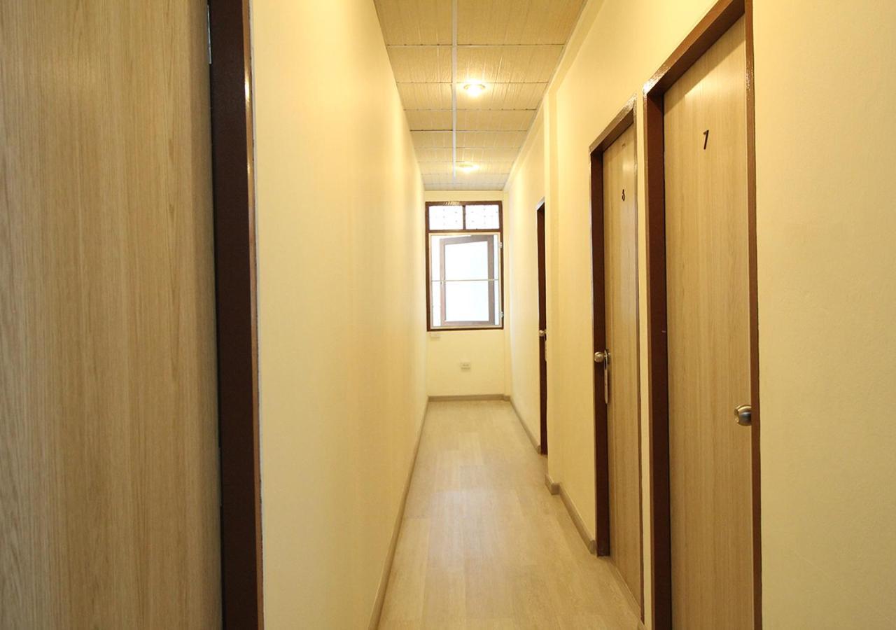 Chaiwat Hostel Бангкок Екстер'єр фото