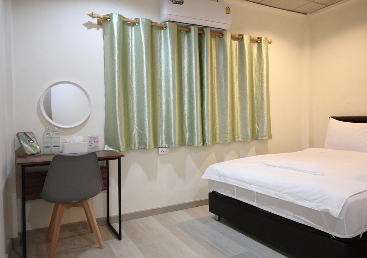 Chaiwat Hostel Бангкок Екстер'єр фото