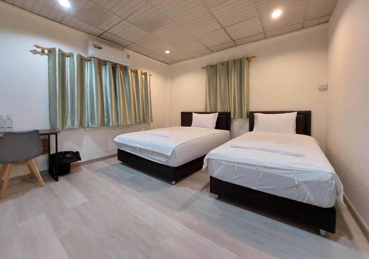 Chaiwat Hostel Бангкок Екстер'єр фото